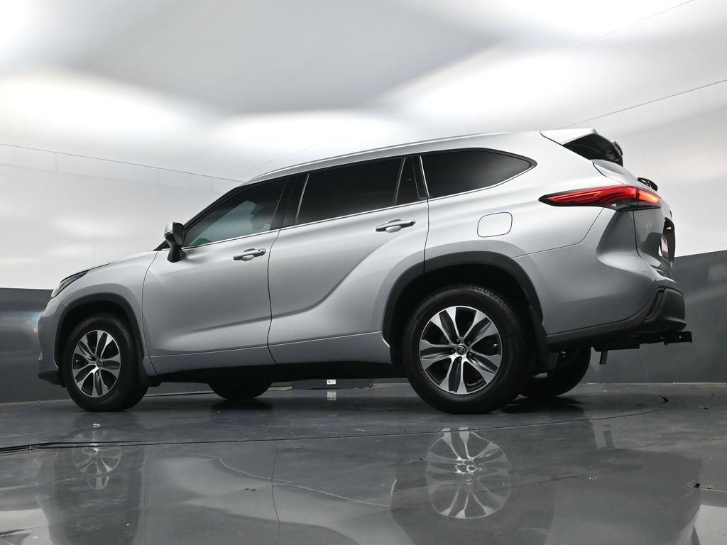 Used 2021 Toyota Highlander XLE image 22