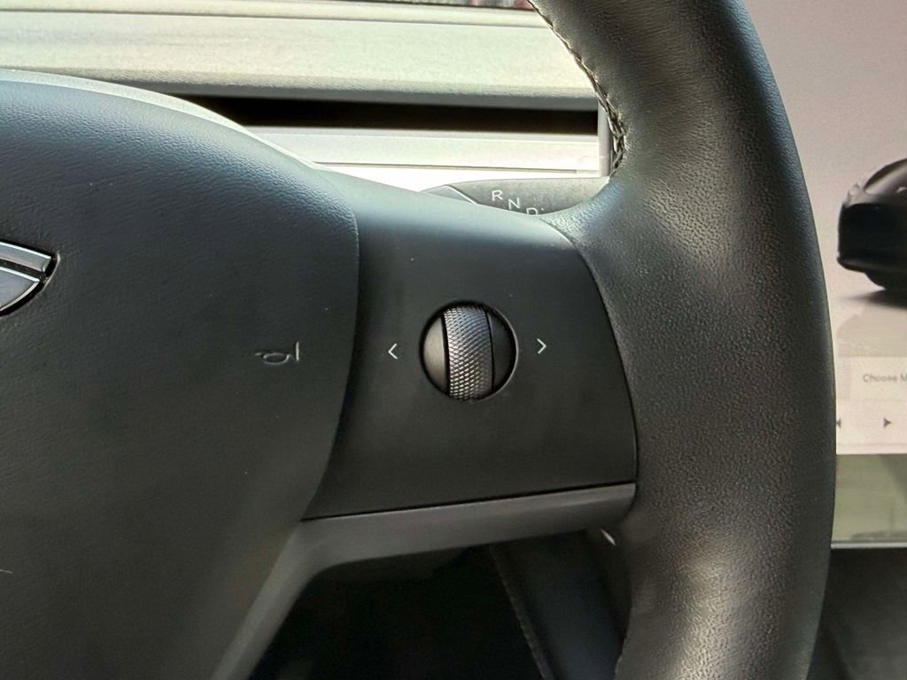 Used 2024 Tesla Model Y Long Range AWD/4WD image 26