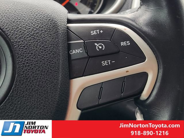 Used 2015 Jeep Cherokee Latitude AWD/4WD image 28