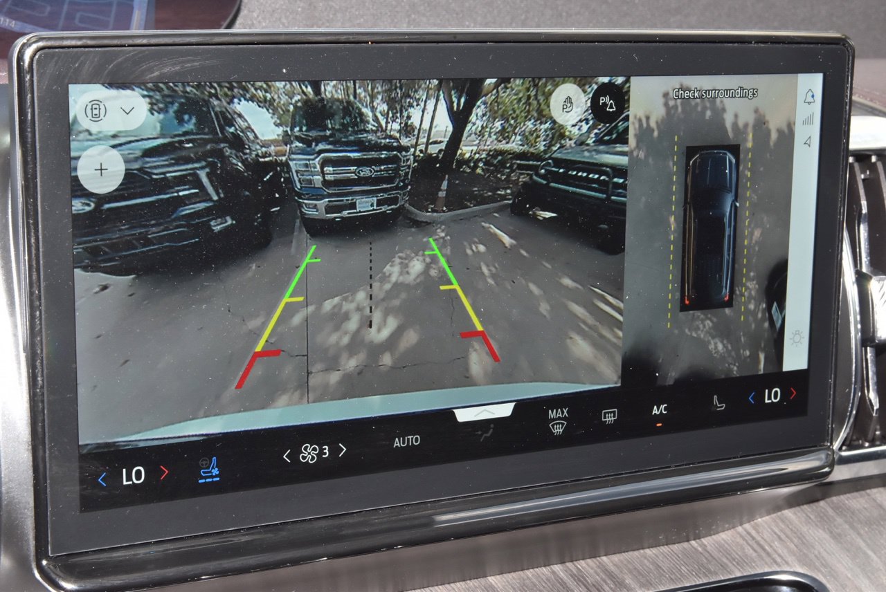 Used 2025 Ford Expedition Max Platinum w/ Platinum Ultimate Package AWD/4WD image 29