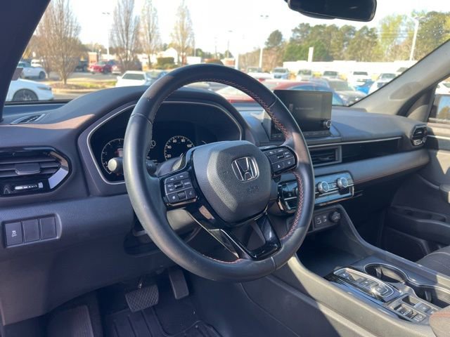 Certified 2025 Honda Pilot Sport image 17