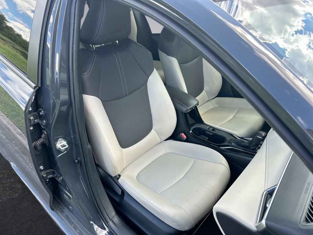 Used 2025 Toyota Corolla XLE FWD image 33