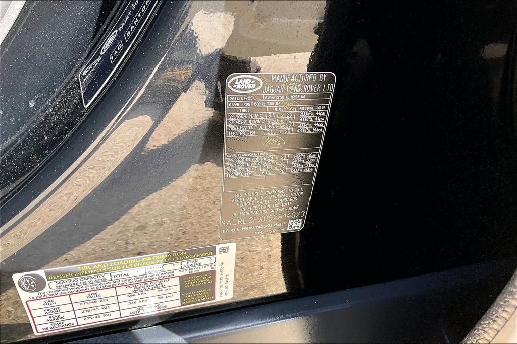 Used 2025 Land Rover Discovery Dynamic SE AWD/4WD image 22