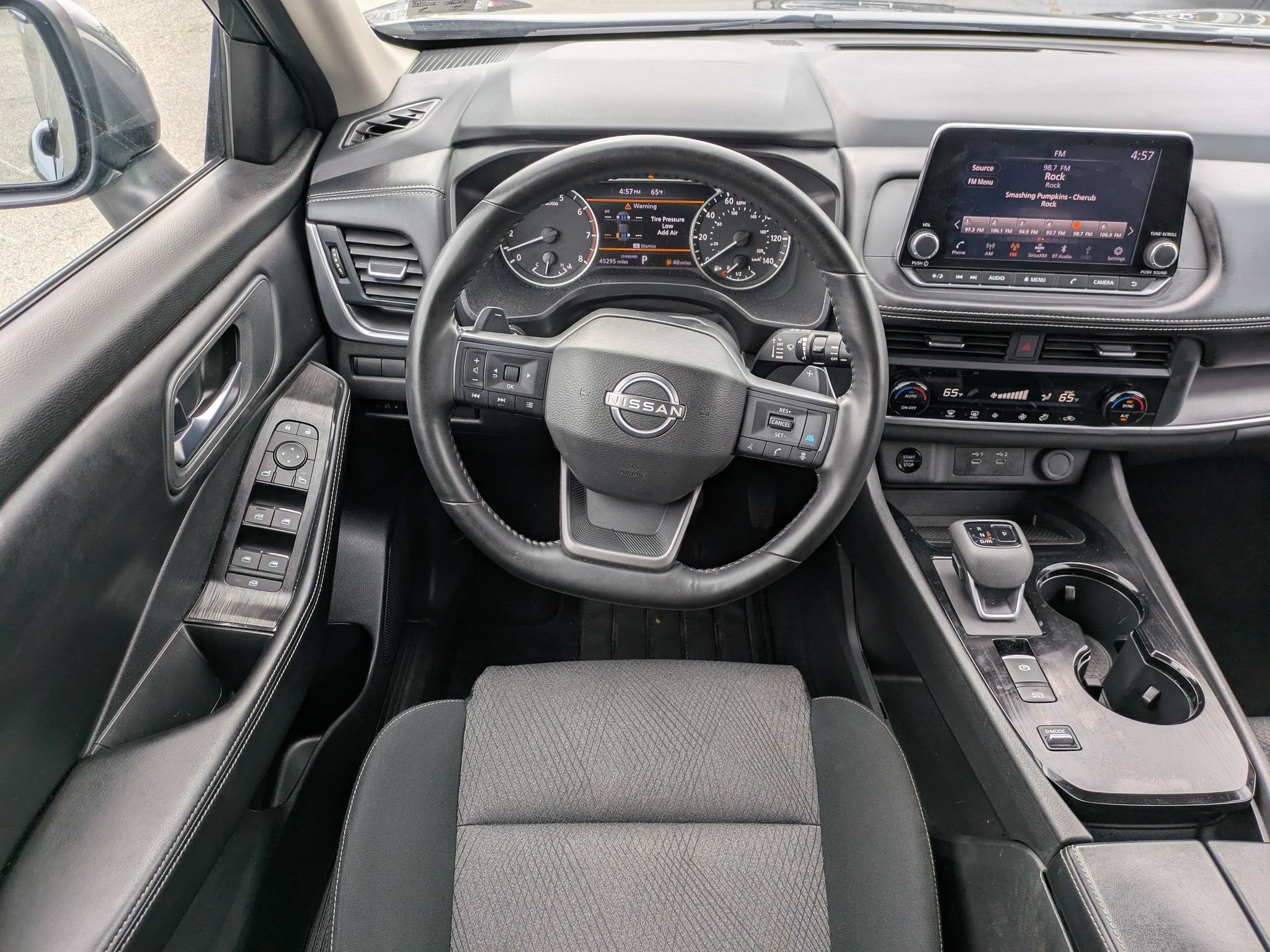 Certified 2025 Nissan Rogue SV FWD image 17