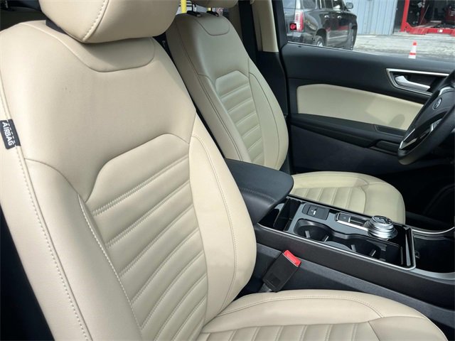 Used 2020 Ford Edge SEL image 25