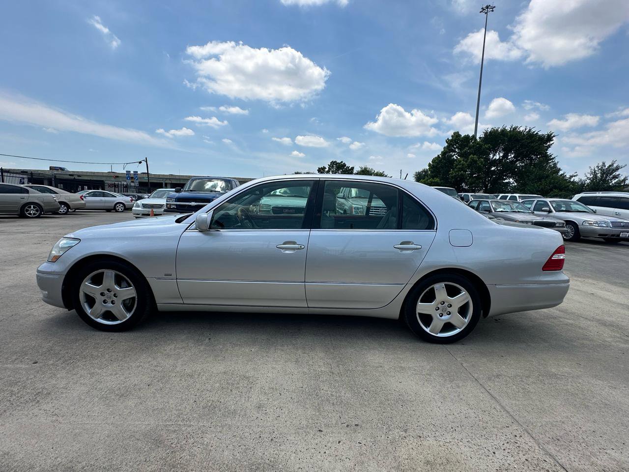 Used 2004 Lexus LS 430 RWD image 2