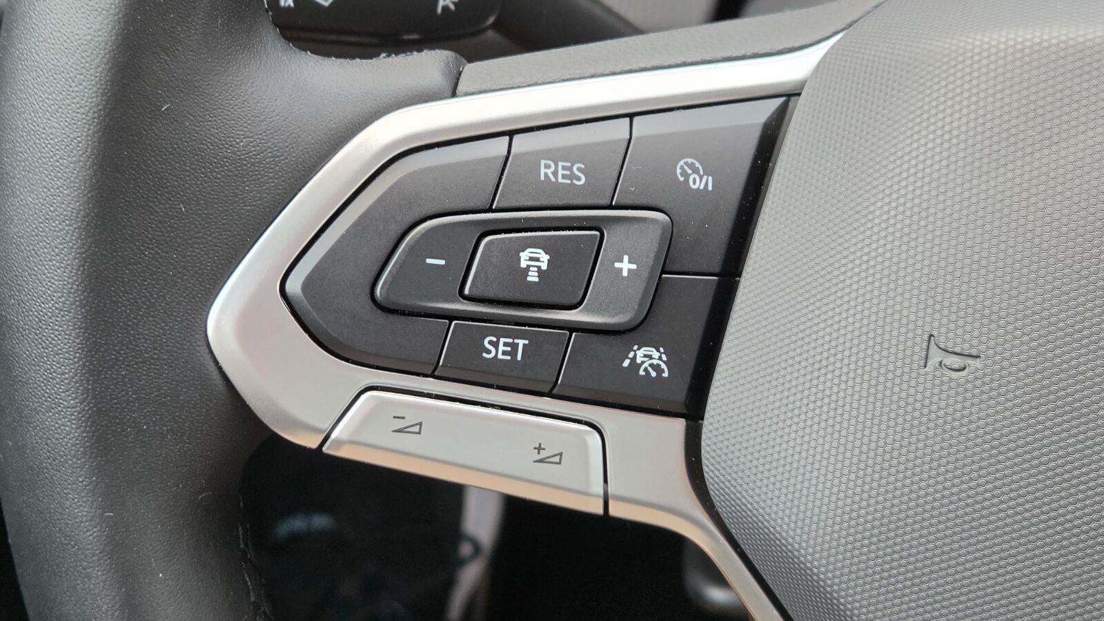 Certified 2025 Volkswagen Jetta Sport FWD image 27