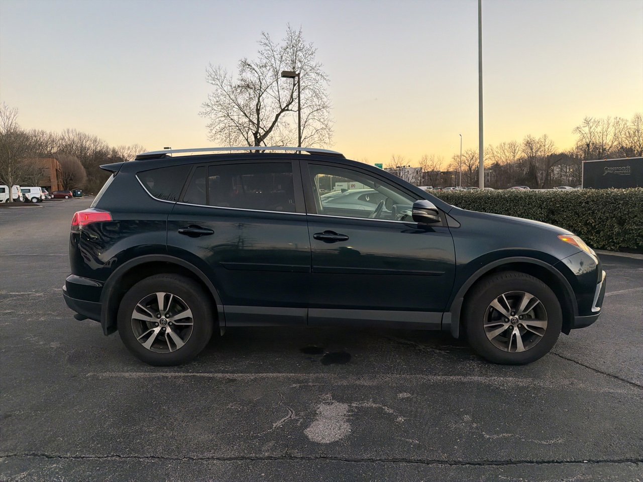 Used 2018 Toyota RAV4 XLE image 4