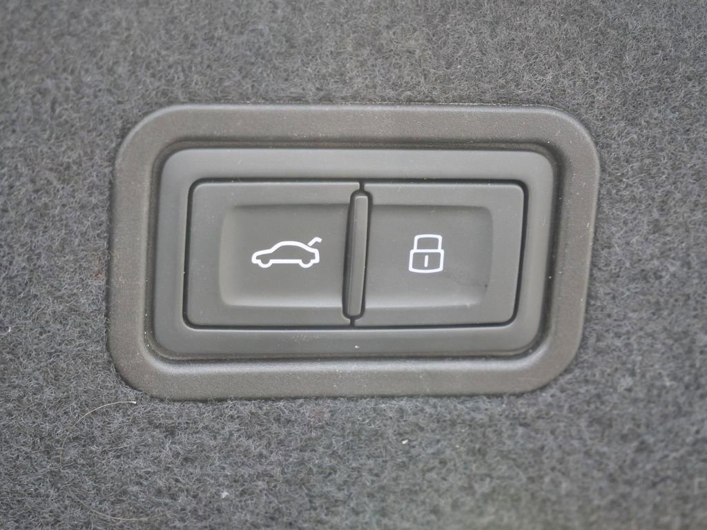 Used 2019 Audi A8 L 3.0T w/ Luxury Package image 25