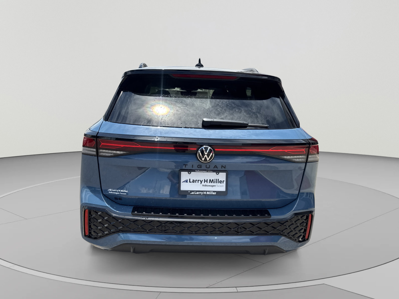New 2026 Volkswagen Tiguan SE R-Line FWD image 5