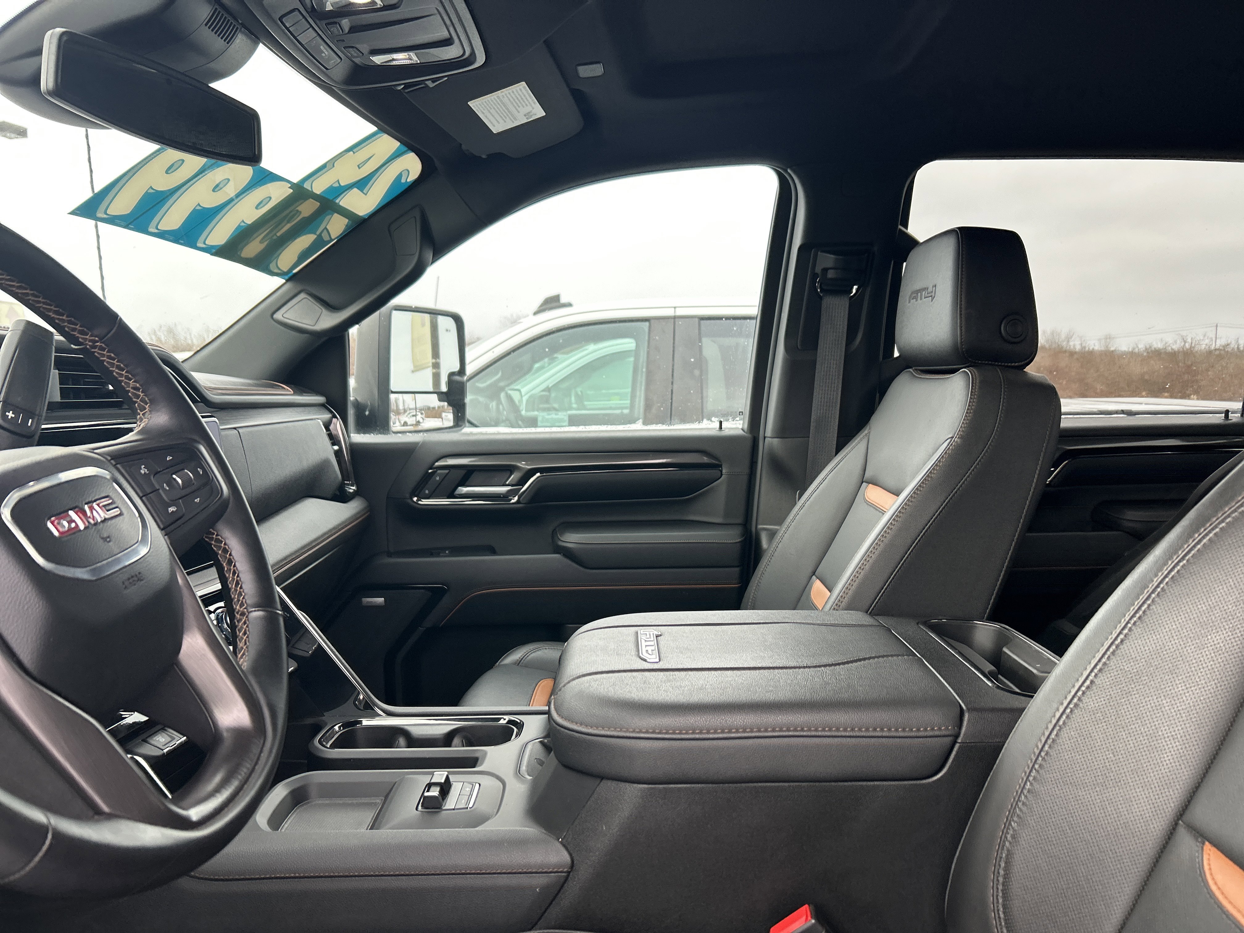 Used 2024 GMC Sierra 2500 AT4 image 11
