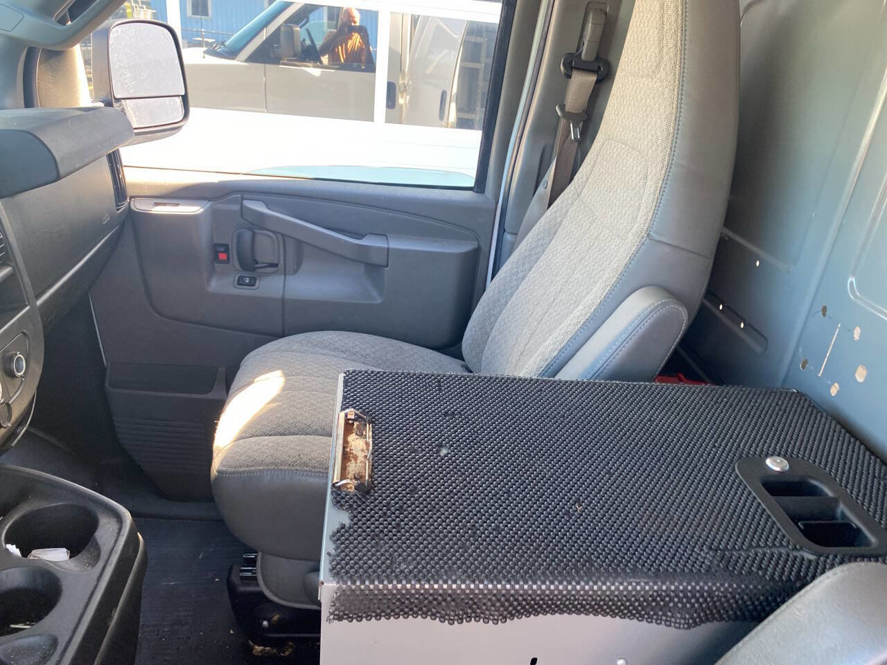 Used 2020 Chevrolet Express 2500 2500 3dr Extended Cargo Van w/ Safety Package image 21