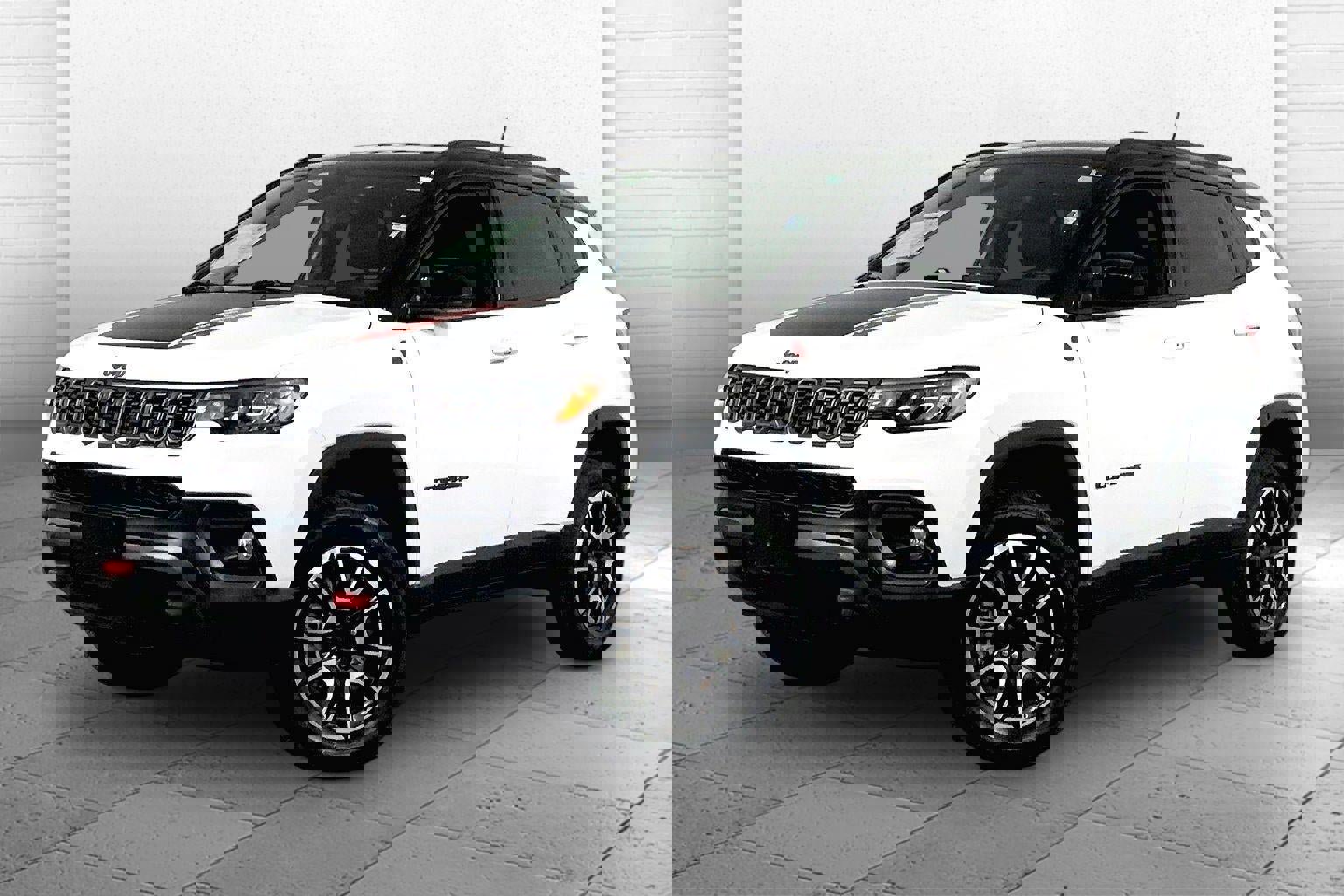 Used 2024 Jeep Compass Trailhawk image 12