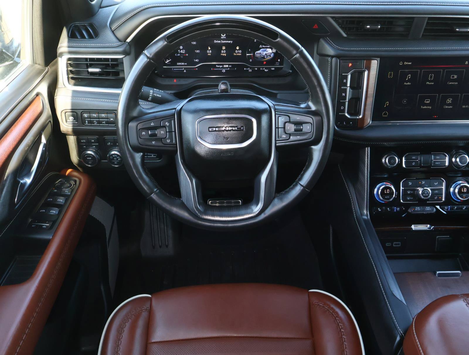 Used 2024 GMC Yukon XL Denali Ultimate AWD/4WD image 12