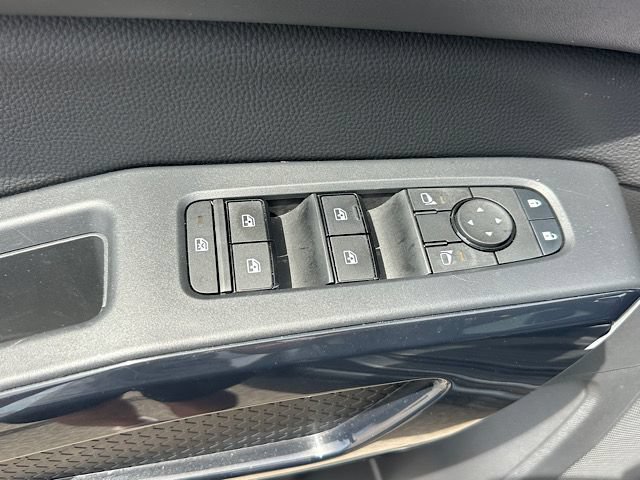 Used 2025 Nissan Pathfinder SV FWD image 17
