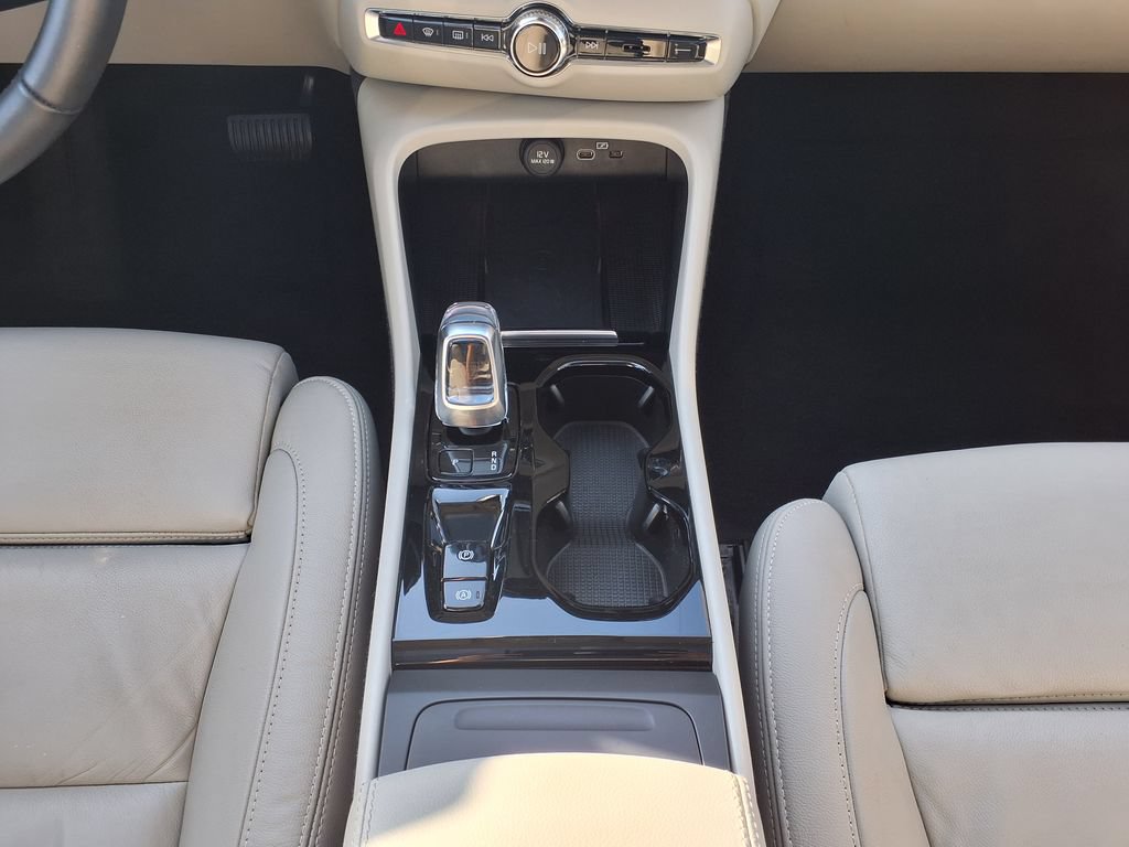 Certified 2023 Volvo XC40 B4 Plus w/ Climate Package FWD image 36