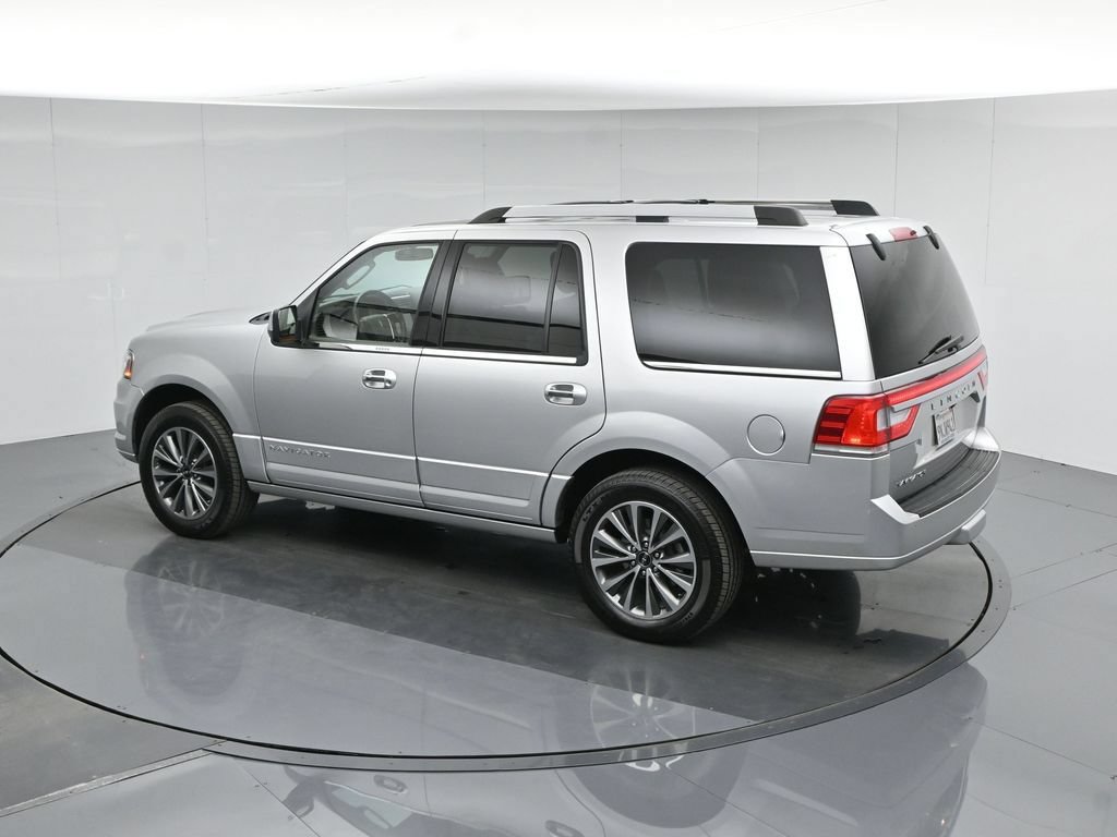 Used 2017 Lincoln Navigator Select RWD image 27