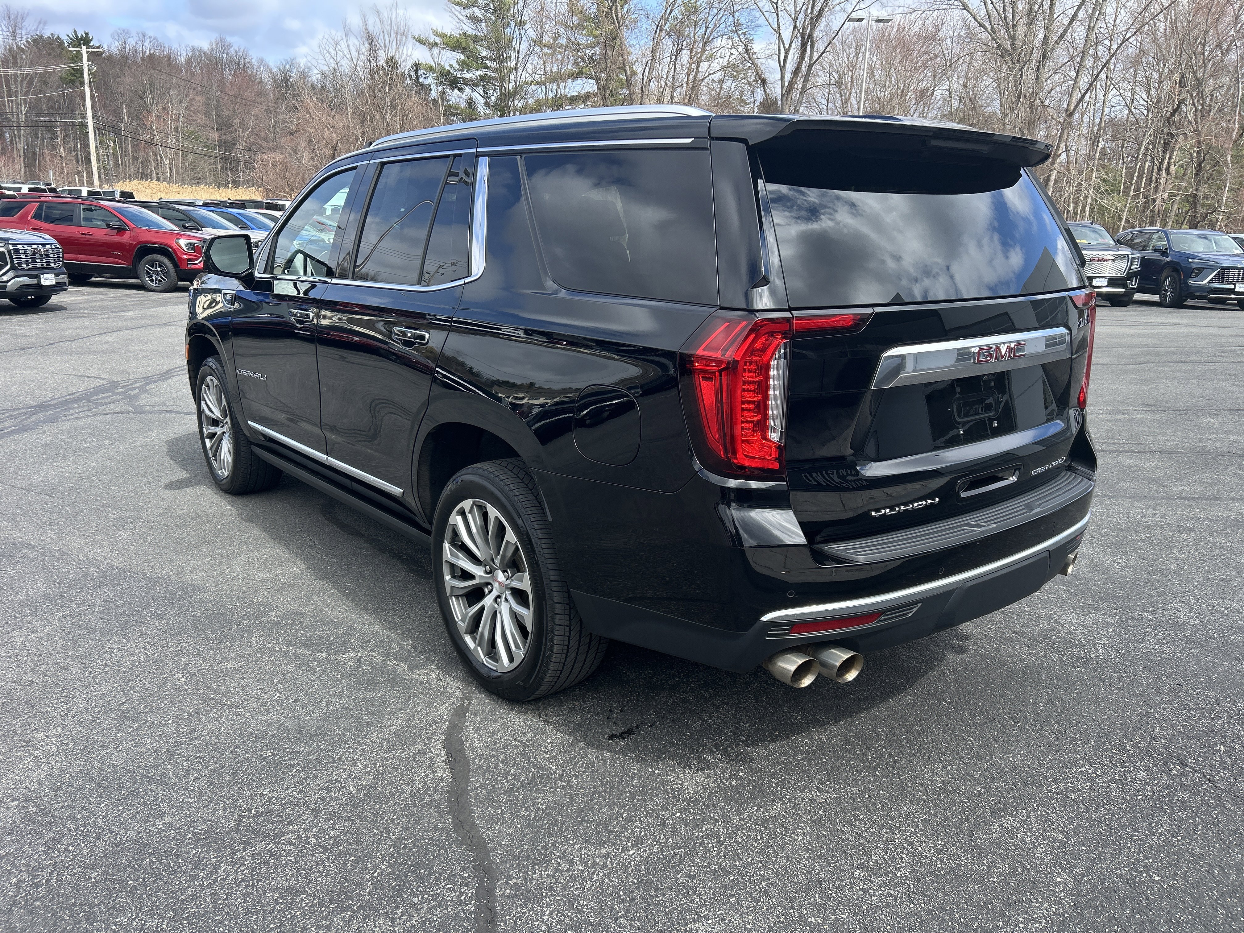 Used 2021 GMC Yukon Denali w/ Denali Premium Package image 6