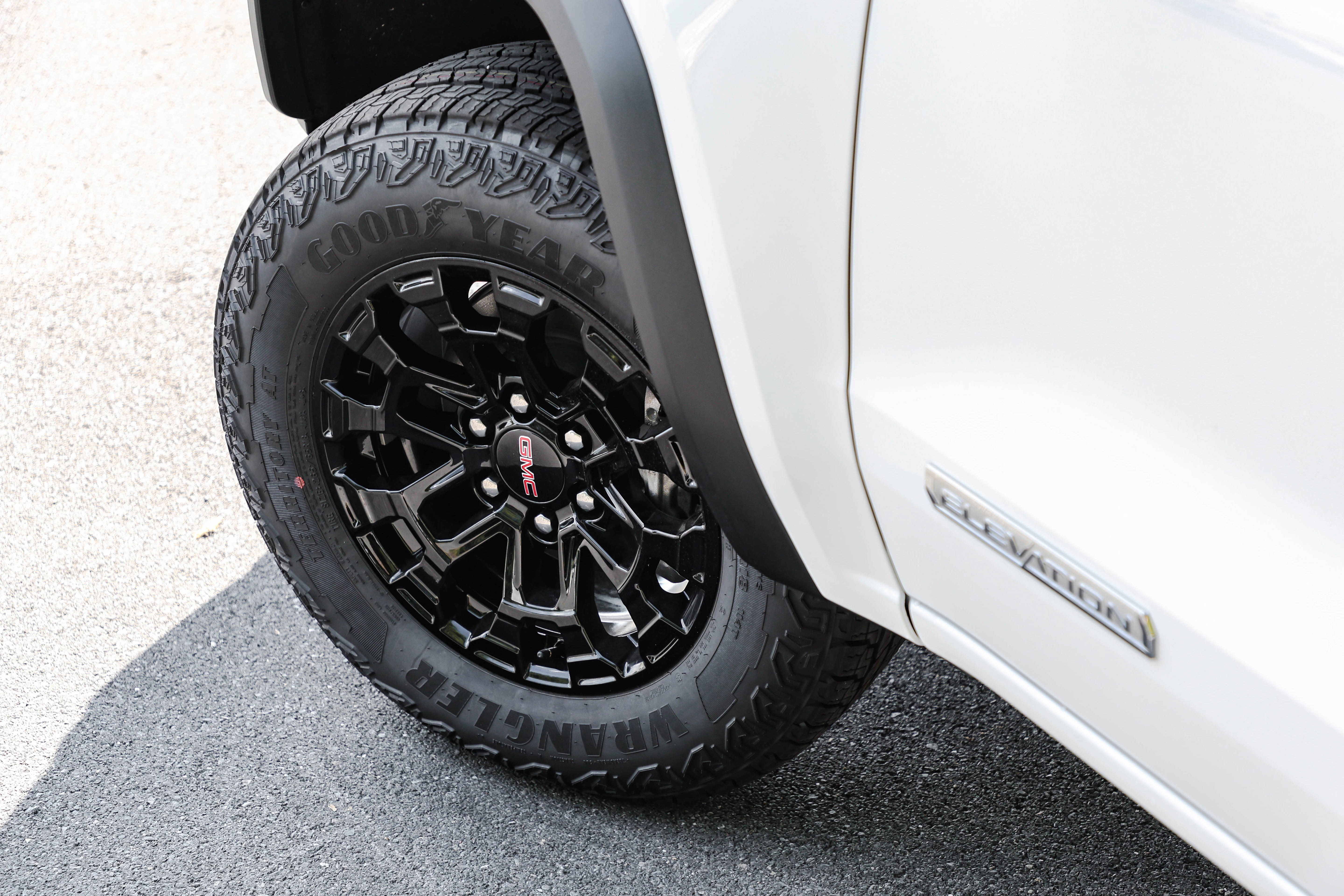 New 2026 GMC Canyon Elevation w/ Convenience Package image 4