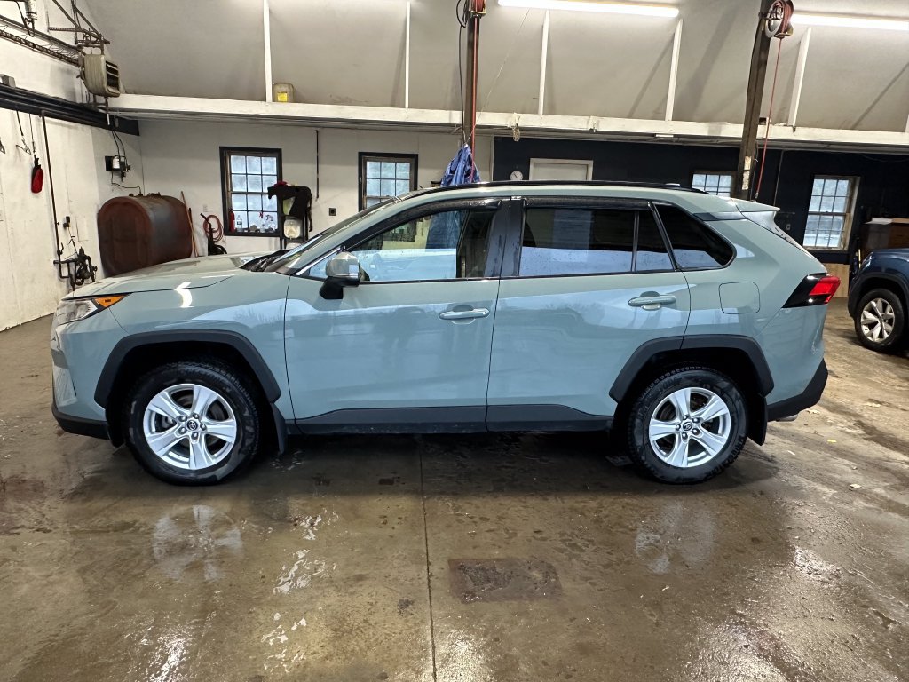 Used 2019 Toyota RAV4 XLE w/ Convenience Package AWD/4WD image 2