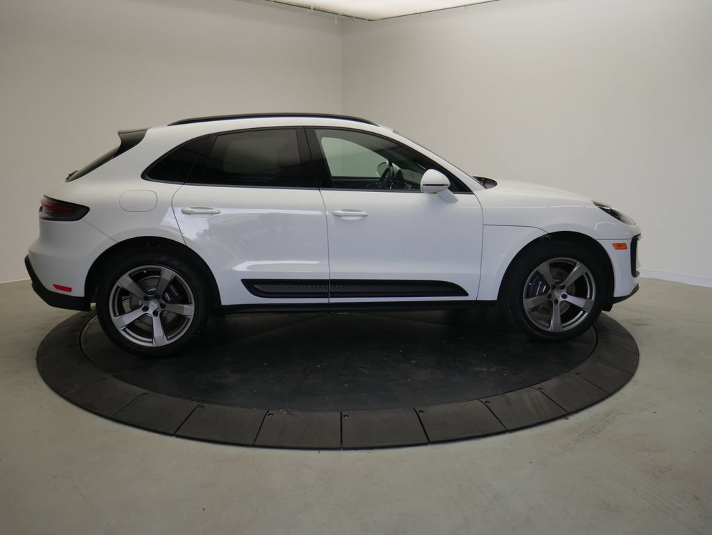 Certified 2023 Porsche Macan AWD/4WD image 8
