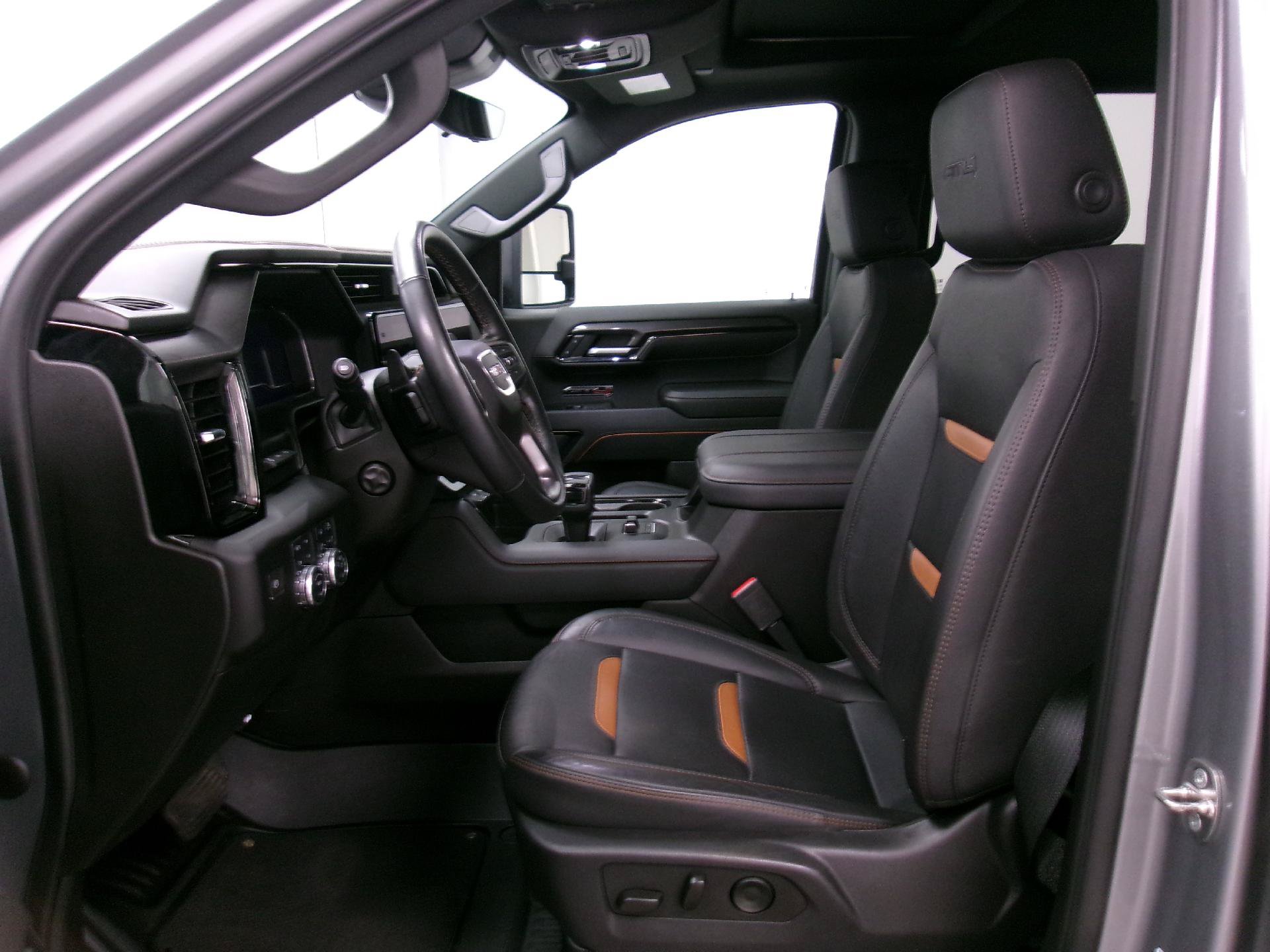 Used 2024 GMC Sierra 1500 AT4 w/ Technology Package AWD/4WD image 9