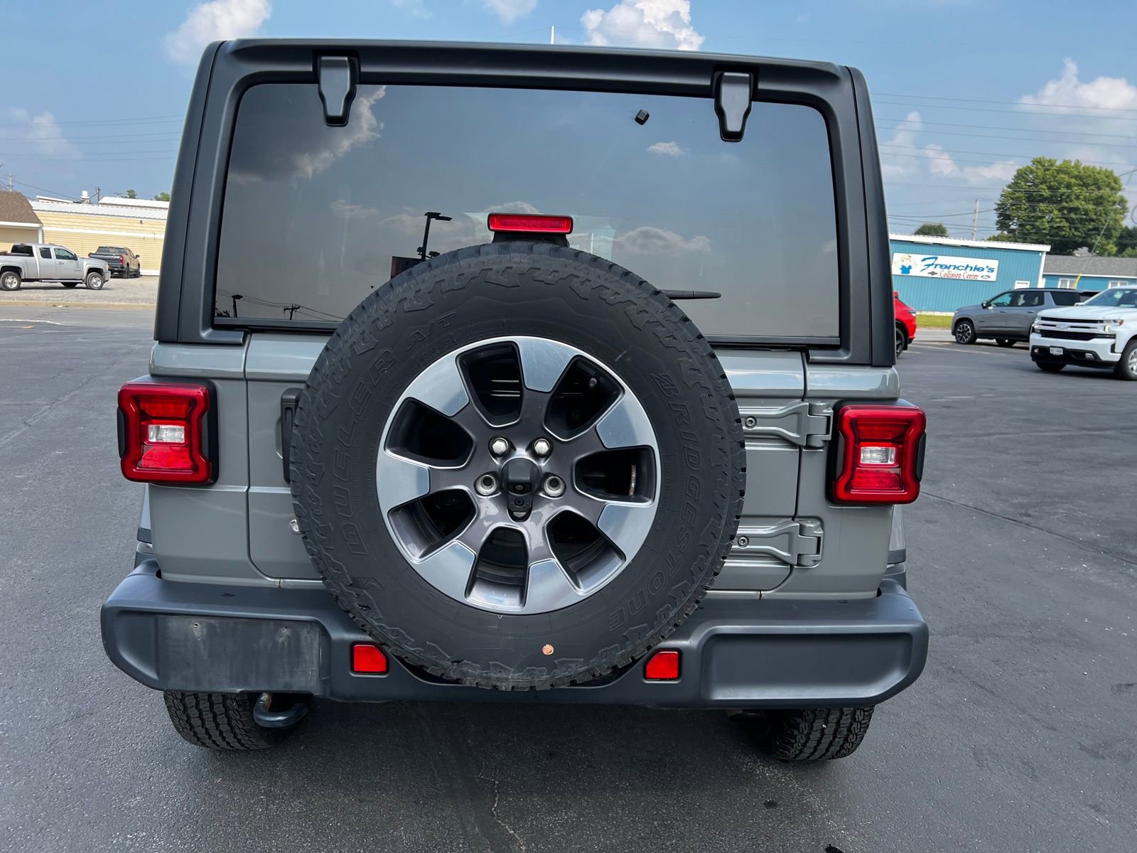 Used 2018 Jeep Wrangler Unlimited Sahara image 4