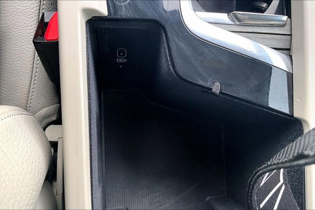 Used 2023 Volvo XC60 B5 Plus image 15