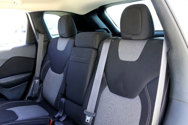 Used 2015 Jeep Cherokee Sport image 25