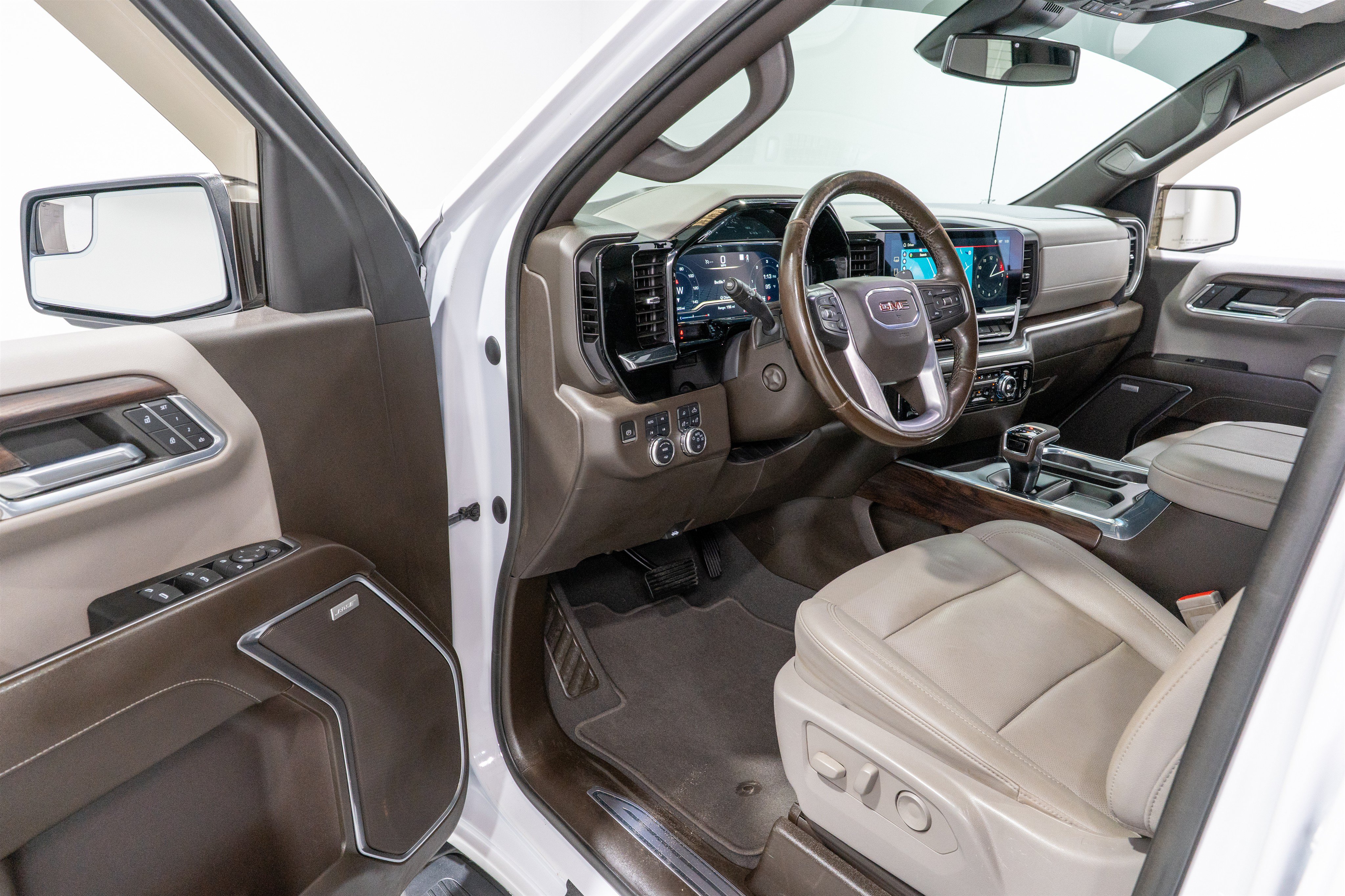 Used 2023 GMC Sierra 1500 SLT w/ SLT Premium Package AWD/4WD image 13