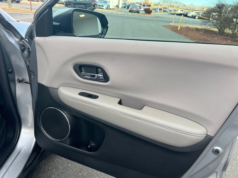 Used 2017 Honda HR-V EX image 35