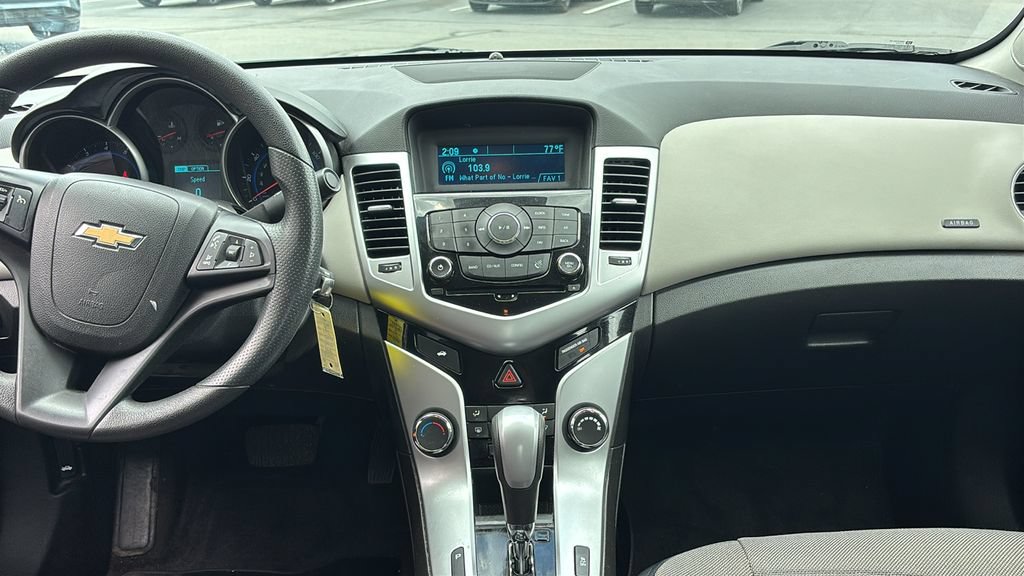 Used 2015 Chevrolet Cruze LT FWD image 6
