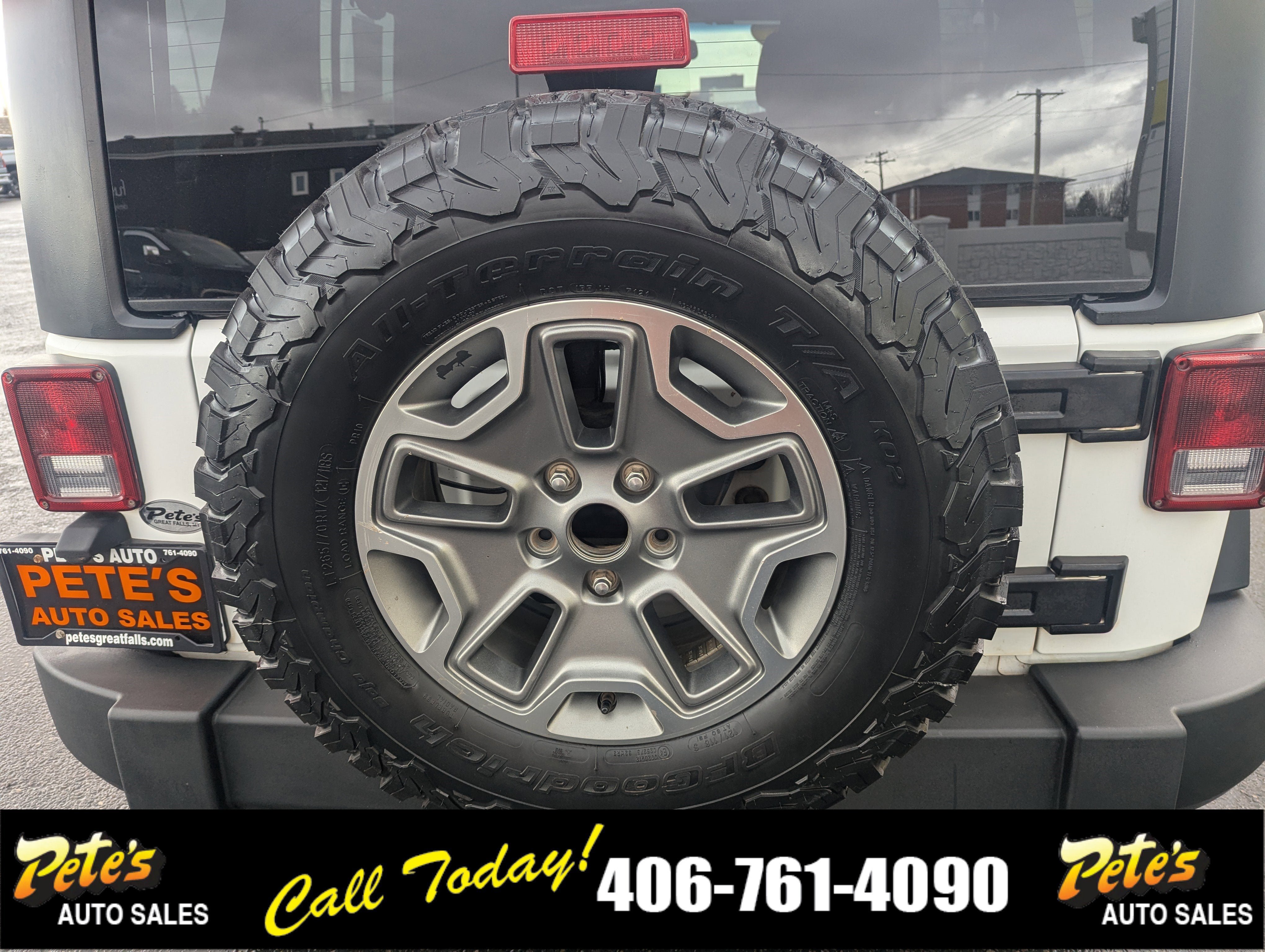 Used 2015 Jeep Wrangler Unlimited Rubicon w/ Max Tow Package image 15