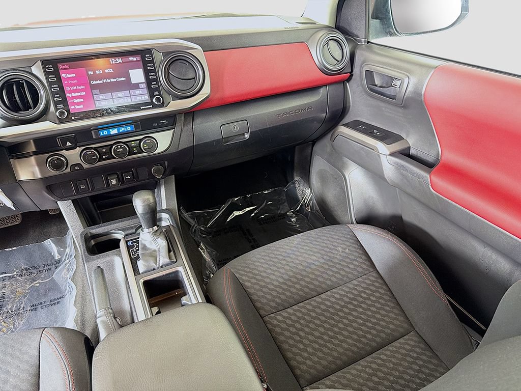 Used 2022 Toyota Tacoma SR5 AWD/4WD image 25