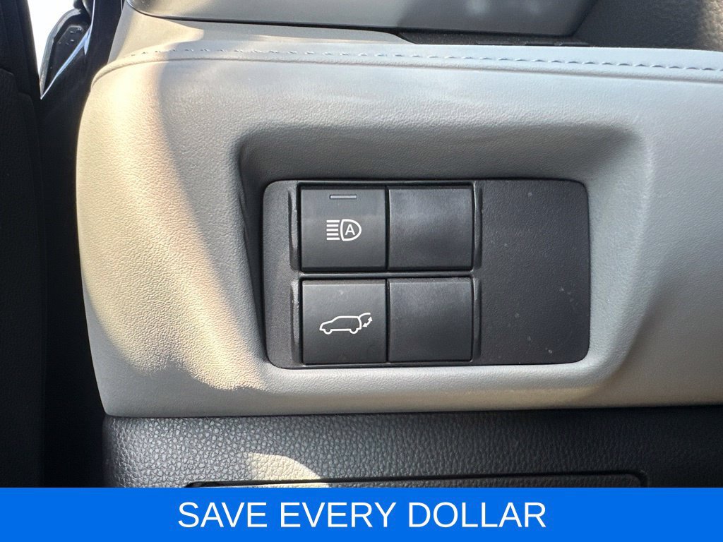 Used 2024 Toyota Highlander XLE FWD image 10