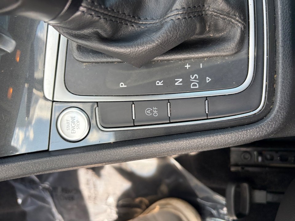 Used 2021 Volkswagen Golf 4-Door FWD image 18