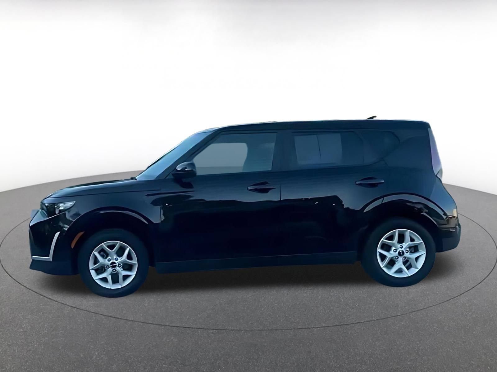 Used 2025 Kia Soul LX w/ LX Technology Package FWD image 7