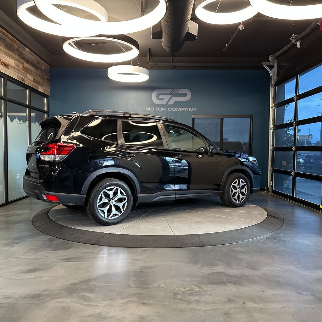 Used 2021 Subaru Forester Premium AWD/4WD image 3