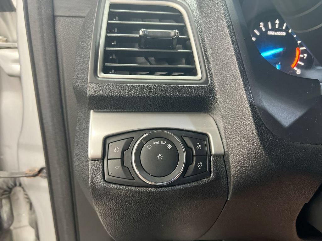 Used 2017 Ford Explorer XLT AWD/4WD image 18