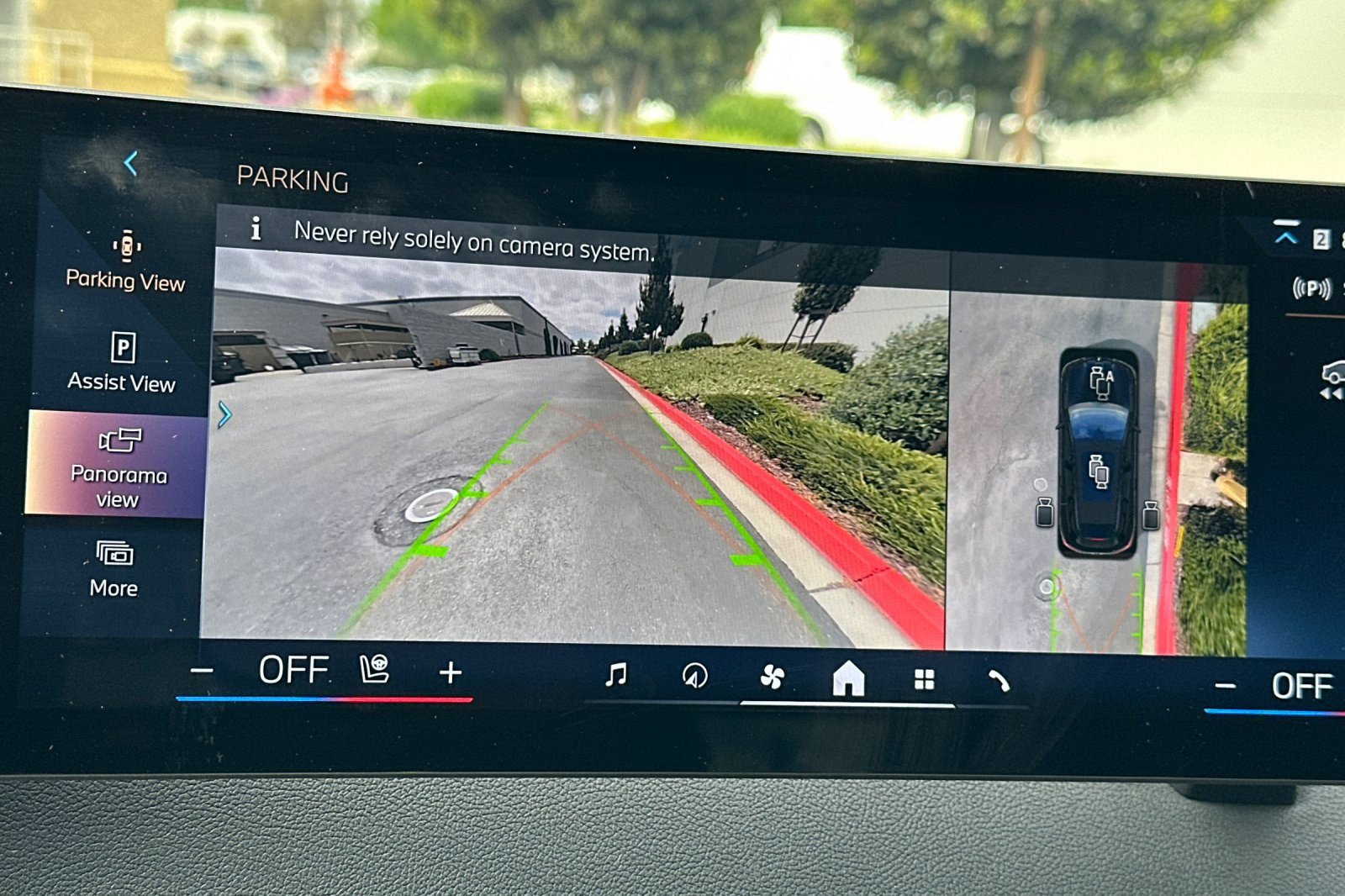 Certified 2024 BMW iX xDrive50 w/ Premium Package image 27