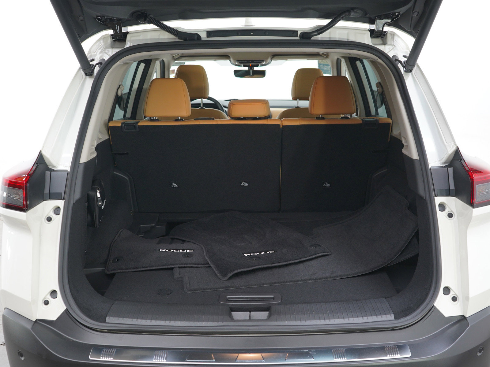 Used 2023 Nissan Rogue Platinum w/ Platinum Premium Package image 18