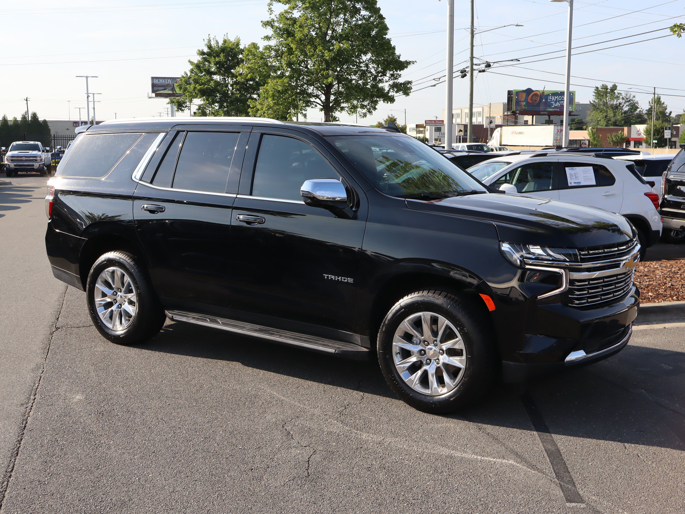 Used 2023 Chevrolet Tahoe Premier w/ Premium Package 2 AWD/4WD image 2