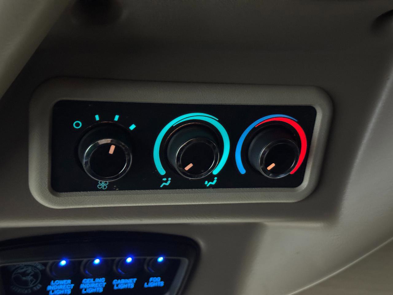 Used 2018 Chevrolet Express 2500 w/ Enhanced Convenience Package RWD image 30