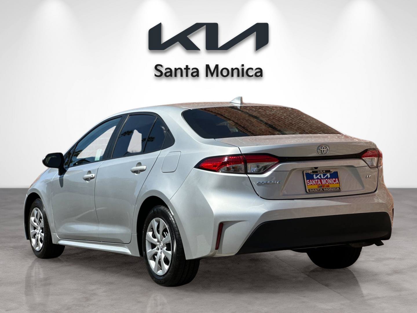Used 2023 Toyota Corolla LE FWD image 4