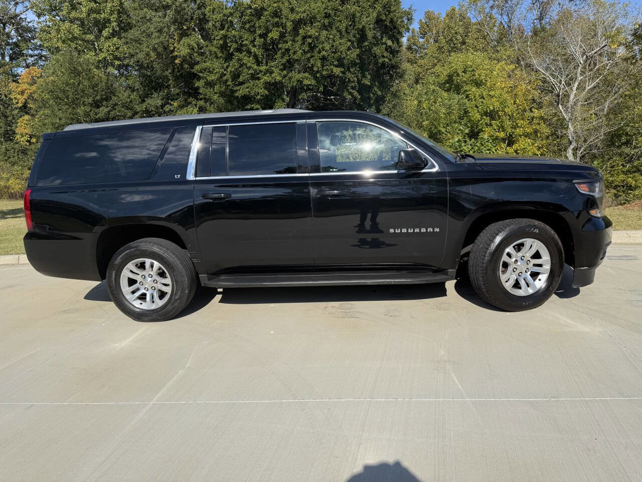 Used 2018 Chevrolet Suburban LT image 5