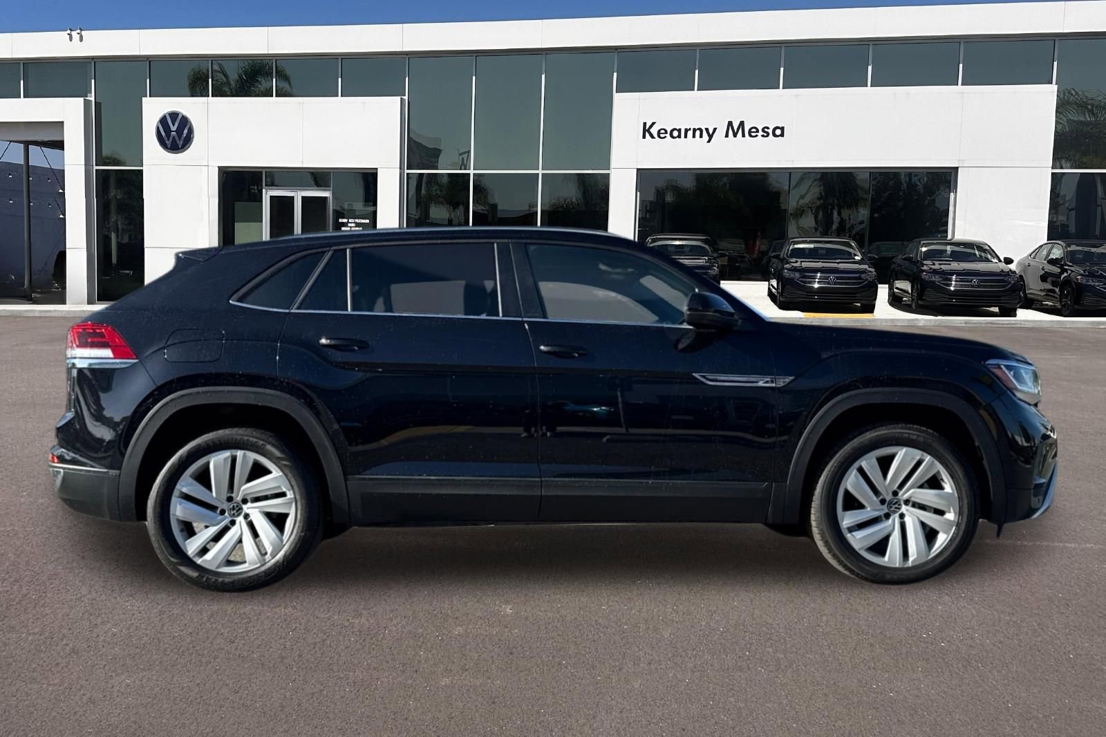 Used 2022 Volkswagen Atlas Cross Sport SE image 3