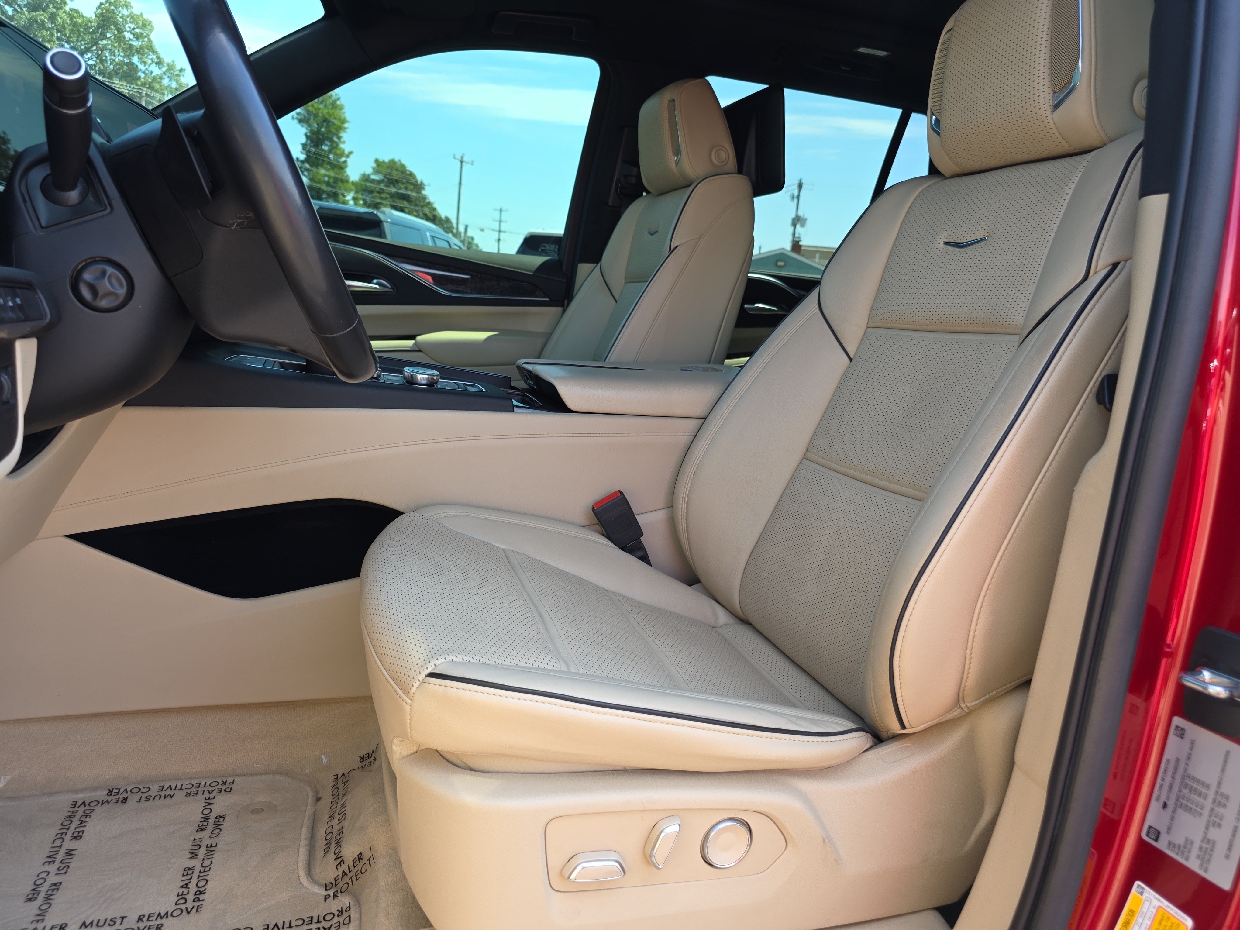 Used 2023 Cadillac Escalade Premium Luxury AWD/4WD image 10