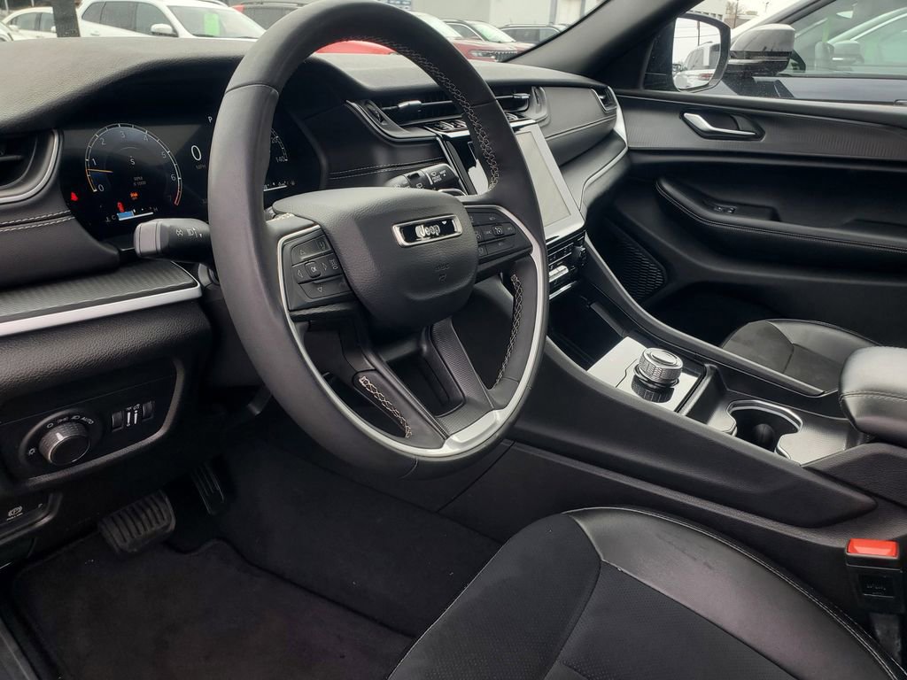 Used 2024 Jeep Grand Cherokee Altitude image 15