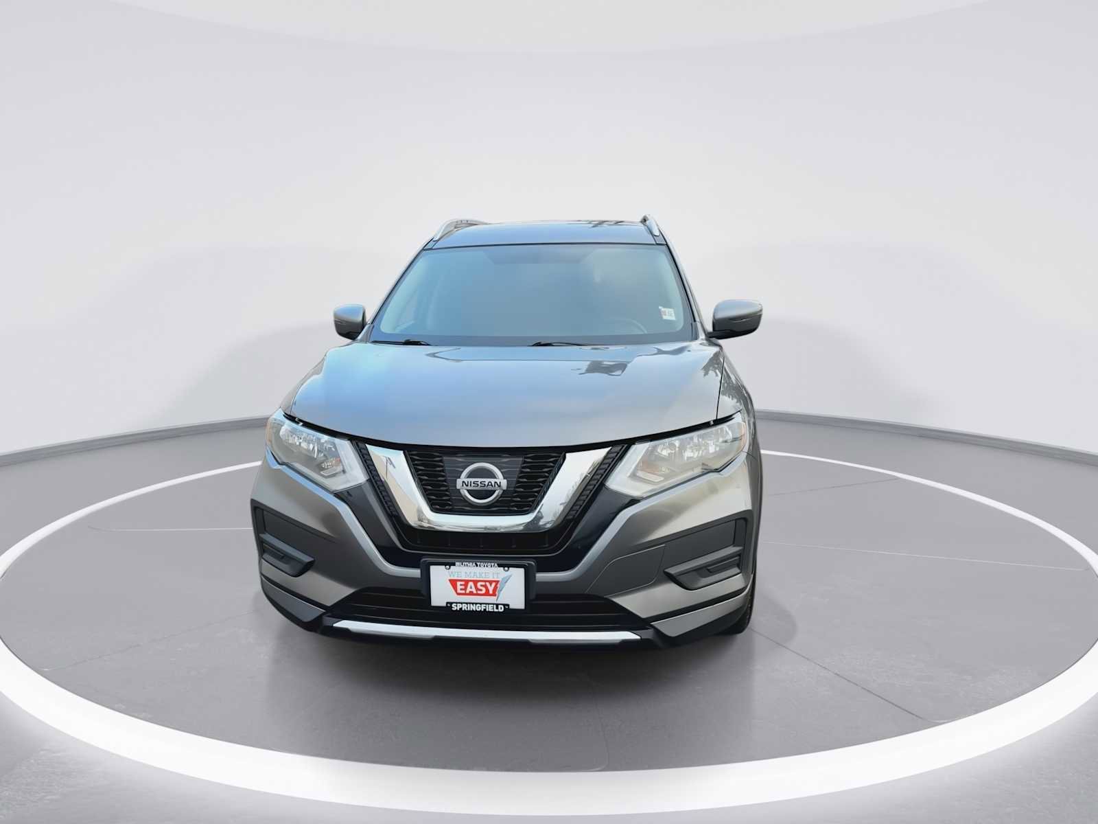 Used 2017 Nissan Rogue SV image 3