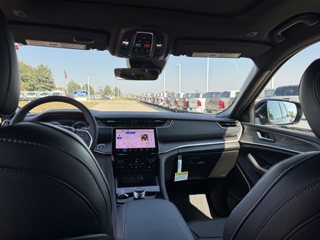 New 2025 Jeep Grand Cherokee Limited image 30